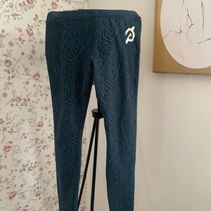 Peloton reversible leggings size large